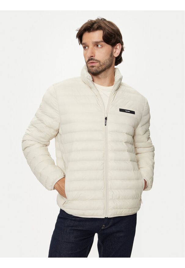 Calvin Klein Kurtka zimowa K10K113474 Beżowy Regular Fit. Kolor: beżowy. Materiał: syntetyk. Sezon: zima