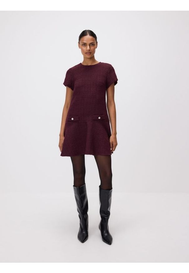 Reserved - Tweedowa sukienka mini - bordowy. Kolor: czerwony. Materiał: tkanina, wełna. Długość: mini