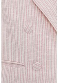 Answear Lab Marynarka kolor różowy dwurzędowa wzorzysta. Kolor: różowy. Materiał: tkanina. Styl: wakacyjny #3