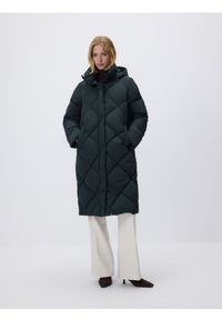 Reserved - Długa kurtka z kapturem - ciemnozielony. Typ kołnierza: kaptur. Kolor: zielony. Materiał: tkanina. Długość: długie