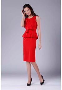 Nommo - Czerwona Wizytowo-Koktajlowa Sukienka z Baskinką. Kolor: czerwony. Materiał: poliester, wiskoza. Wzór: kwiaty. Typ sukienki: baskinki. Styl: wizytowy #1