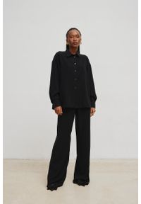 Marsala - Luźne spodnie z wiskozy w kolorze TOTALLY BLACK - PASSION-M/L. Materiał: wiskoza. Styl: elegancki #1