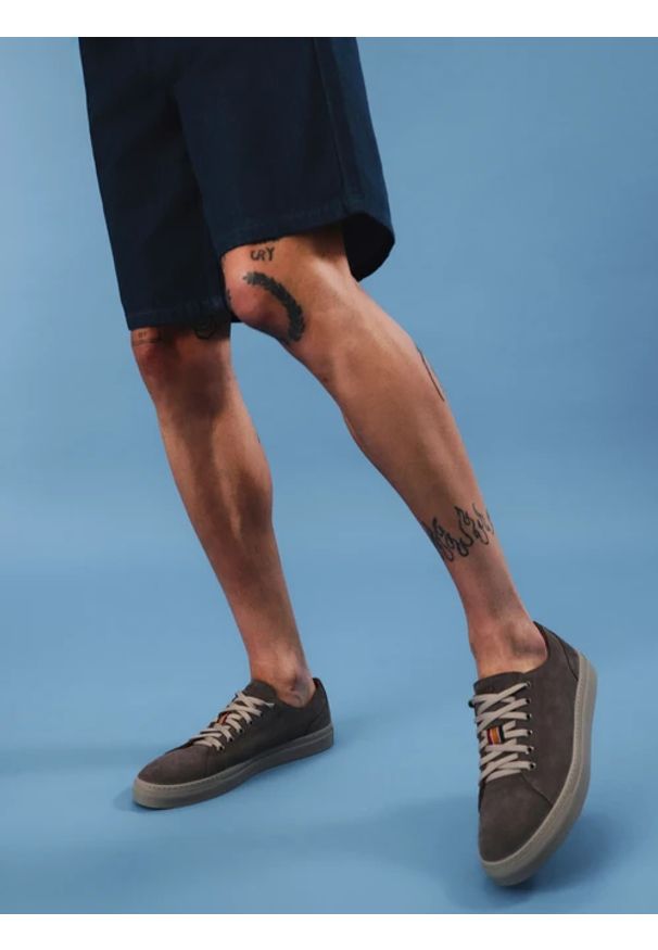 Ryłko - Szare półbuty męskie typu trampki ze skóry welurowej. Kolor: szary. Materiał: skóra, welur. Styl: street, sportowy