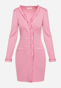 Born2be - Fuksjowa Sukienka Sweterkowa Dwurzędowa z Guzikami i Ozdobnymi Frędzlami Vluona. Kolor: różowy. Materiał: materiał #2