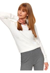 TOP SECRET - Sweter długi rękaw damski luźny. Kolor: biały. Materiał: materiał. Długość rękawa: długi rękaw. Długość: długie. Sezon: zima #1
