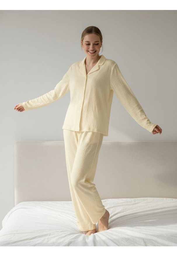 Sinsay - Jednolita piżama dwuczęściowa - kremowy. Kolor: kremowy. Wzór: jednolity