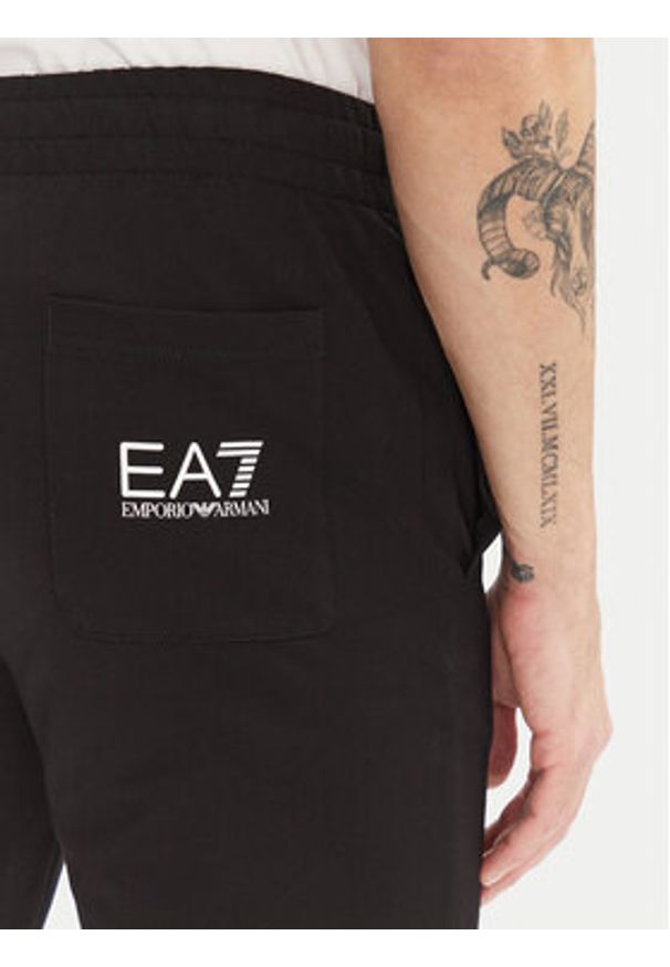 EA7 Emporio Armani Spodnie dresowe 7M000571 AF13512 MC001 Czarny Regular Fit. Kolor: czarny. Materiał: bawełna