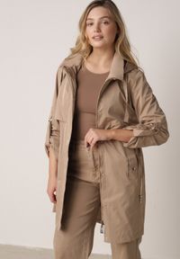 Born2be - Brązowa Kurtka w Stylu Parki z Odpinanym Kapturem i Sznurkami Enang. Okazja: na spacer. Kolor: brązowy. Materiał: prążkowany, jeans #4