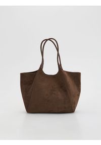 Reserved - Torebka shopper z imitacji zamszu - ciemnobrązowy. Kolor: brązowy. Materiał: zamszowe #1