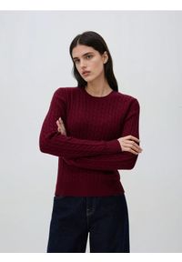 Reserved - Sweter z ozdobnym splotem - bordowy. Kolor: czerwony. Materiał: wiskoza, dzianina. Wzór: ze splotem