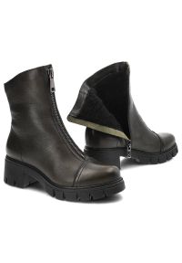 Zielone Botki Simen Damskie Skórzane Modne Obuwie. Okazja: na co dzień. Zapięcie: zamek. Kolor: zielony. Materiał: skóra. Szerokość cholewki: normalna. Sezon: zima, jesień. Styl: casual, klasyczny #5