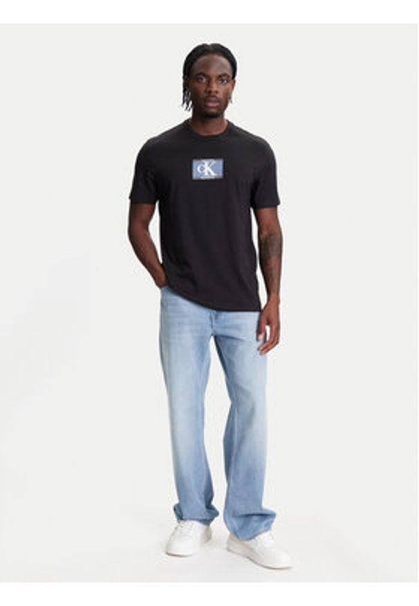Calvin Klein T-Shirt Box Tape Graphic LV04RC854G Czarny Regular Fit. Kolor: czarny. Materiał: bawełna