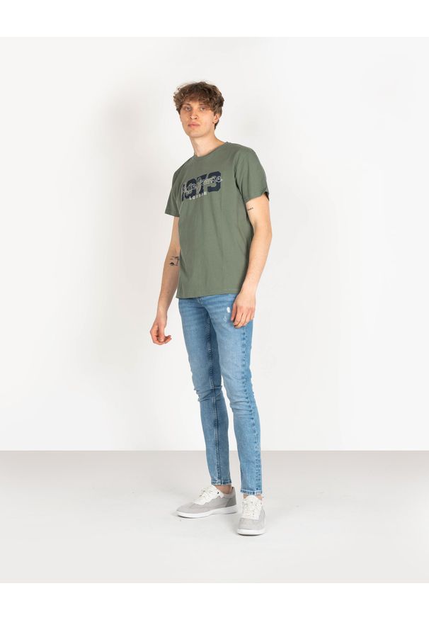 Pepe Jeans T-shirt "Andres" | PM507727 | Andres | Mężczyzna | Zielony. Kolor: zielony. Materiał: bawełna. Wzór: nadruk, aplikacja, haft
