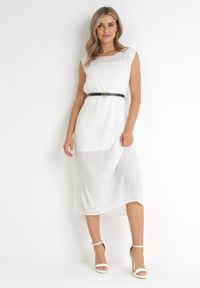 Born2be - Biała Plisowana Sukienka Midi z Paskiem z Imitacji Skóry Sharia. Kolor: biały. Materiał: skóra. Długość rękawa: bez rękawów. Styl: elegancki. Długość: midi #1