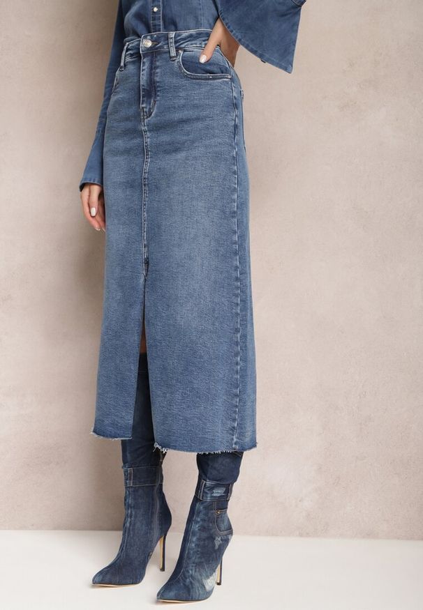 Renee - Niebieska Spódnica Maxi z Rozcięciem z Jeansu Vonuline. Stan: podwyższony. Kolor: niebieski. Materiał: jeans. Styl: sportowy, elegancki