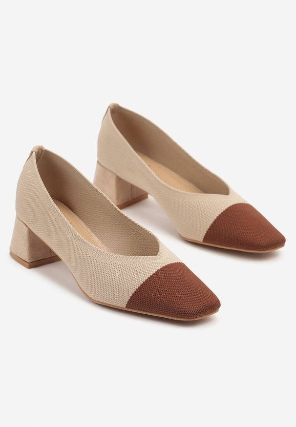 Renee - Ciemnobeżowe Czółenka na Słupkowym Obcasie z Ozdobnym Noskiem Korienna. Okazja: na co dzień. Zapięcie: bez zapięcia. Kolor: beżowy. Materiał: jeans. Obcas: na obcasie. Styl: klasyczny, casual, elegancki. Wysokość obcasa: średni