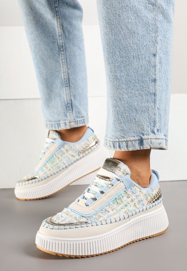 Born2be - Biało-Niebieskie Sneakersy na Grubej Podeszwie Zdobione Tweedem i Przeszyciami Ulamoriela. Okazja: na co dzień. Kolor: biały. Materiał: jeans. Wzór: aplikacja