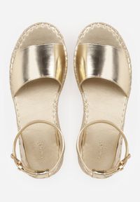 Renee - Złote Sandały VICES na Plecionej Platformie z Zapięciem na Pasek z Klamrą Evimoni. Zapięcie: klamry. Kolor: złoty. Materiał: len. Obcas: na platformie #2