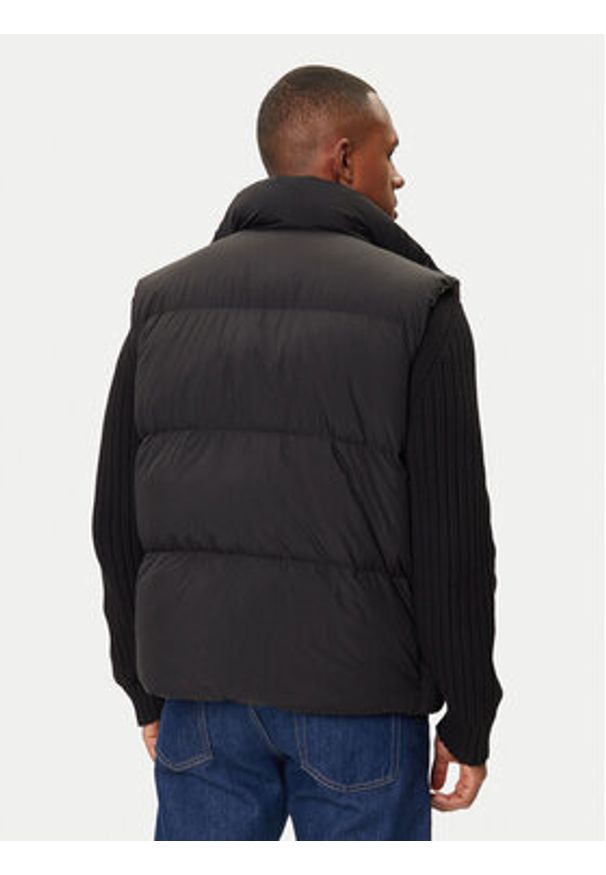 Armani Exchange Kamizelka XM001100 AF16340 UC001 Czarny Regular Fit. Kolor: czarny. Materiał: syntetyk