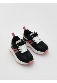 Reserved - Sneakersy na rzepy - czarny. Zapięcie: rzepy. Kolor: czarny. Materiał: materiał