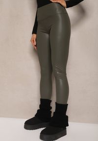 Renee - Ciemnozielone Legginsy z Imitacji Skóry High Waist z Polarem Selabra. Okazja: na co dzień. Stan: podwyższony. Kolor: zielony. Materiał: polar, skóra. Styl: casual