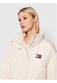 Tommy Jeans Kurtka zimowa Longline Fashion DW0DW11107 Beżowy Regular Fit. Kolor: beżowy. Materiał: syntetyk. Sezon: zima