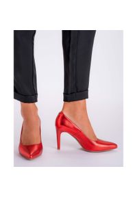 Marco Shoes Czerwone szpilki 0500P w połyskującym kolorze. Kolor: czerwony. Obcas: na szpilce #8