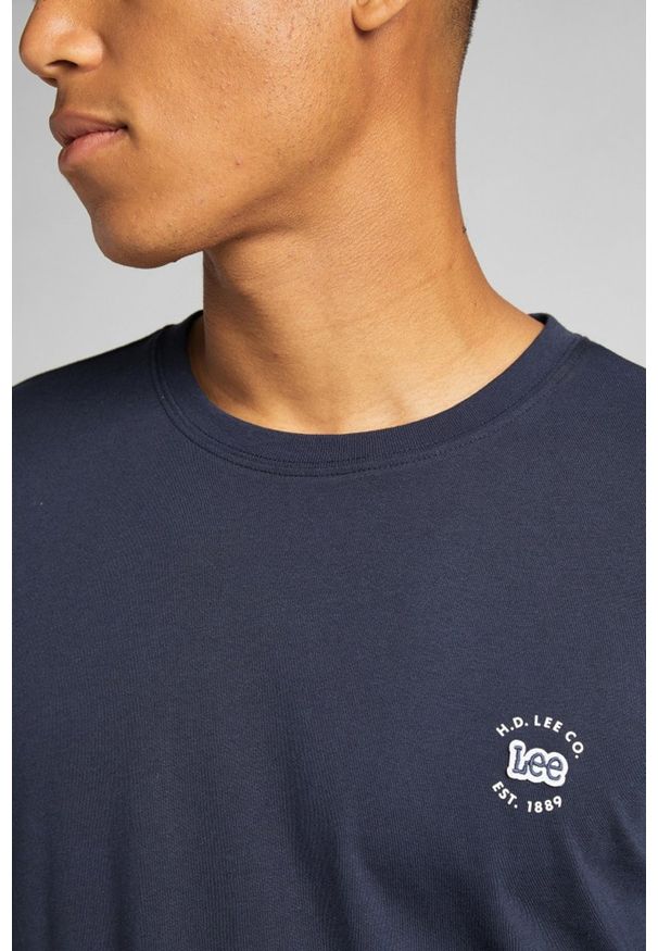 Lee - LEE LS PATCH LOGO TEE MĘSKI LONGSLEEVE NAVY L60RFQ35 112140336. Długość rękawa: długi rękaw