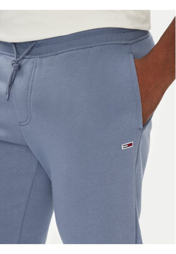 Tommy Jeans Spodnie dresowe Flag DM0DM20473 Niebieski Slim Fit. Kolor: niebieski. Materiał: bawełna