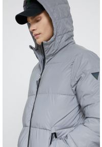 Guess Kurtka kolor srebrny zimowa. Okazja: na co dzień. Kolor: srebrny. Materiał: materiał. Wzór: gładki. Sezon: zima. Styl: casual #1