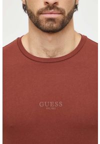 Guess t-shirt bawełniany kolor brązowy z aplikacją. Kolor: brązowy. Materiał: bawełna. Wzór: aplikacja. Styl: klasyczny #3