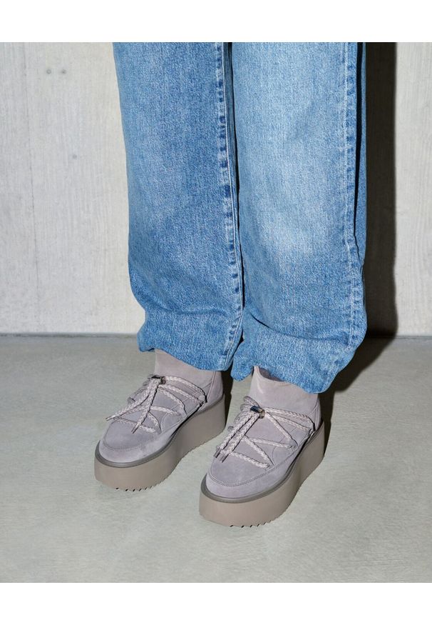 Inuikii - INUIKII CLASSIC LOW PLATFORM Śniegowce damskie. Okazja: na spacer, do pracy, na co dzień. Kolor: szary. Obcas: na platformie. Styl: casual