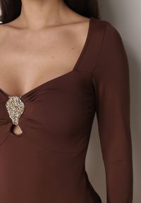 Born2be - Brązowe Body Ozdobione Metaliczną Aplikacją Furriva. Okazja: na co dzień, na imprezę. Kolor: brązowy. Wzór: aplikacja. Styl: casual, glamour, klasyczny, elegancki #6