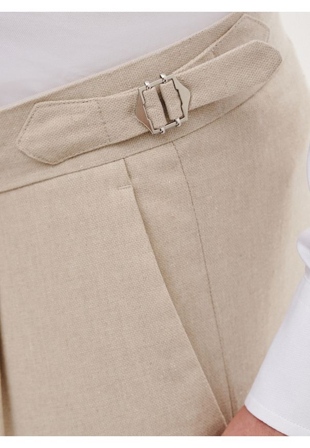 Pako Lorente - PAKO LORENTE - Beżowe spodnie męskie z lnem. Okazja: na co dzień. Kolor: niebieski, beżowy. Materiał: len. Sezon: lato. Styl: casual