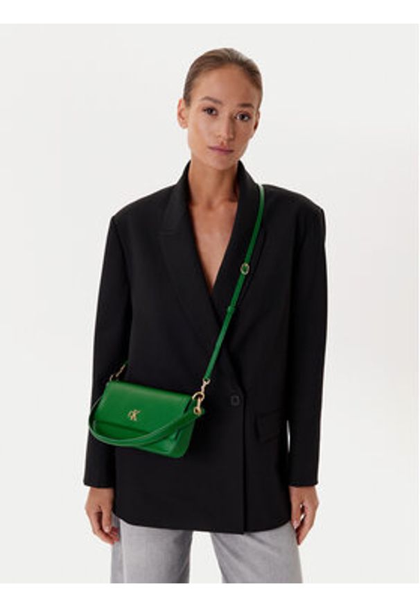 Calvin Klein Torebka Minimal Monogram Shoulder Pouch LV04K3161G Zielony. Kolor: zielony. Materiał: skórzane