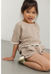Marsala - MINI bluzka w kolorze BEIGE MELANGE - DEMI-116-122 (6-7). Kolor: beżowy. Materiał: materiał, dzianina, poliester, bawełna, dresówka. Długość rękawa: krótki rękaw. Długość: krótkie. Wzór: gładki, melanż
