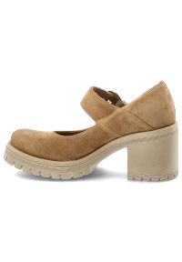 Półbuty damskie Armodo, cholewka ze skóry naturalnej zamszowej pasek z regulacją na metalową klamrę zabudowany przód na wysokim obcasie, brązowe, 201. Okazja: na co dzień. Zapięcie: klamry. Kolor: brązowy. Materiał: skóra, zamsz. Szerokość cholewki: normalna. Obcas: na obcasie. Styl: elegancki, klasyczny, casual. Wysokość obcasa: wysoki #4