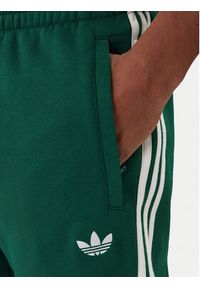 Adidas - adidas Spodnie dresowe 3-Stripes KE3559 Zielony Slim Fit. Kolor: zielony. Materiał: bawełna, syntetyk #2