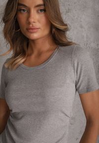 Renee - Szary T-shirt w Prążki z Marszczeniami po Bokach Nedala. Okazja: na co dzień. Kolor: szary. Wzór: prążki. Styl: casual, elegancki #2
