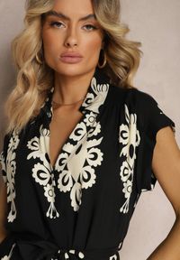 Renee - Czarno-Beżowa Boho Sukienka w Rozkloszowanym Stylu z Materiałowym Paskiem i Guzikami Jori. Okazja: na co dzień, na imprezę. Typ kołnierza: dekolt w kształcie V. Kolor: czarny. Materiał: materiał. Długość rękawa: krótki rękaw. Typ sukienki: rozkloszowane, proste. Styl: boho