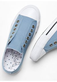 Sneakersy bonprix niebieski dżins. Kolor: niebieski #6