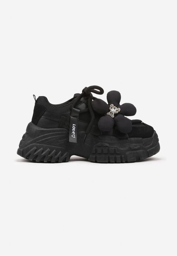 Renee - Czarne Sneakersy na Tłoczonej Podeszwie z Podwójnymi Sznurówkami i Kwiatową Naszywką Nitina. Nosek buta: okrągły. Zapięcie: sznurówki. Kolor: czarny. Materiał: materiał. Wzór: aplikacja, kwiaty. Obcas: na obcasie. Wysokość obcasa: niski