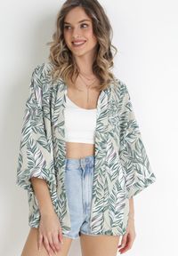 Born2be - Zielona Bluzka Narzutka z Rękawami 3/4 z Roślinnym Wzorem Anapaola. Okazja: na co dzień. Kolor: zielony. Materiał: tkanina. Wzór: gładki. Styl: casual #1