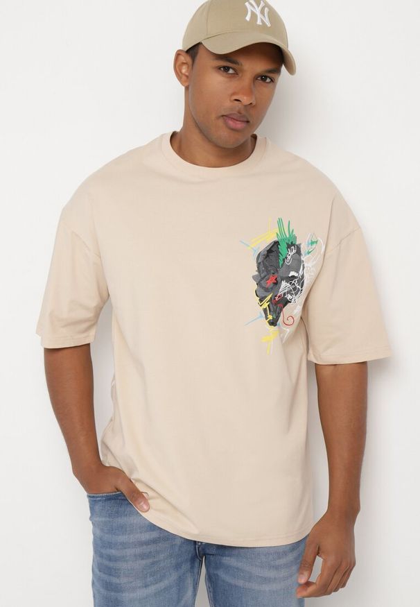 Born2be - Beżowa Koszulka z Krótkim Rękawem T-Shirt z Nadrukiem z Przodu i na Plecach Franestia. Okazja: na co dzień. Kolor: beżowy. Materiał: jeans. Długość rękawa: krótki rękaw. Długość: krótkie. Wzór: nadruk. Styl: casual, elegancki