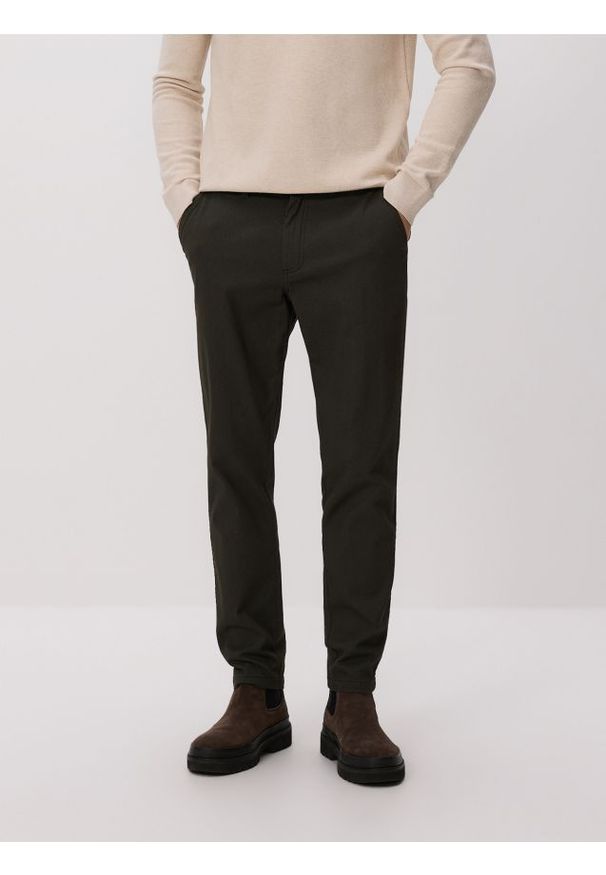 Reserved - Bawełniane spodnie chino slim - zielony. Kolor: zielony. Materiał: bawełna