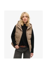 Superdry - Kamizelka pikowana z kapturem Everest od SUPERDRY. Typ kołnierza: kaptur. Kolor: brązowy. Długość rękawa: długi rękaw. Styl: elegancki #1