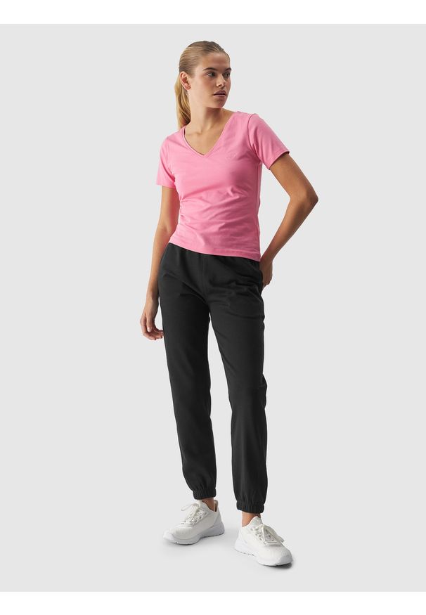 4f - 4F T-shirt slim gładki damski - różowy S. Okazja: na co dzień. Typ kołnierza: dekolt w serek. Kolor: różowy. Materiał: dzianina, skóra, materiał, jersey, bawełna, elastan. Długość rękawa: krótki rękaw. Długość: krótkie. Wzór: gładki. Styl: casual, klasyczny, sportowy