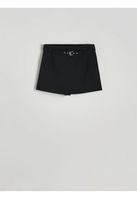 Reserved - Spódnico-szorty z paskiem - czarny. Kolor: czarny. Materiał: tkanina, wiskoza. Wzór: gładki #1