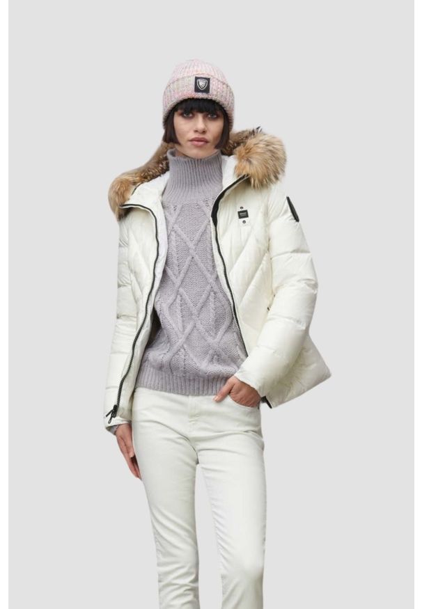 Blauer USA - BLAUER Alicia Biała kurtka damska Short Jackets. Kolor: biały. Materiał: poliamid, puch, futro. Styl: elegancki