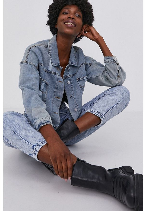 Answear Lab Kurtka jeansowa damska przejściowa oversize. Kolor: niebieski. Materiał: jeans. Styl: wakacyjny